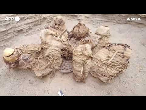 Peru’, muratori scoprono i resti umani di 8 persone sepolte 800 anni fa