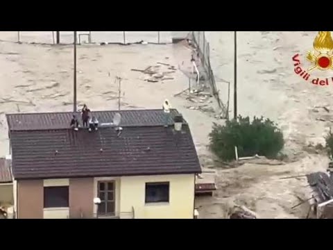 Bagnacavallo è finita sott’acqua: le persone si sono rifugiate sui tetti