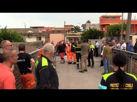 Napoli, crolla palazzina a Saviano: le immagini dei soccorsi