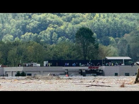 Tennessee, l’uragano Helene travolge un ospedale: 54 persone bloccate sul tetto