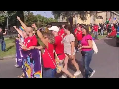 Lucca si colora di arcobaleno per il Toscana Pride: il video