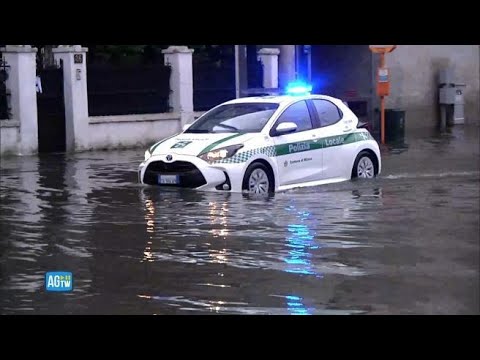 Maltempo, a Milano allagato Ponte Lambro