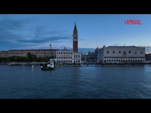 Venezia, il vetro di Murano in mostra sul vaporetto “Glass Bateo”