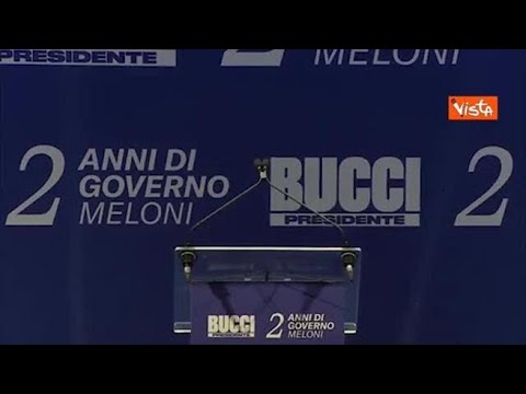 Meloni accolta a comizio Bucci con Rino Gaetano e urla: “Grazie per entusiasmo, è boccata d’aria”