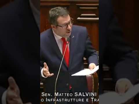 Salvini in Parlamento con la cravatta rossa dopo la vittoria di Trump #shorts #news