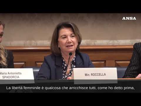 Roccella: “Uomini, non abbiate paura della liberta’ femminile, arricchisce tutti”