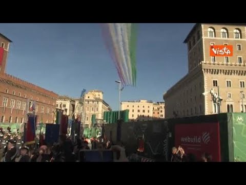 Il passaggio delle Frecce Tricolori sull’Altare della Patria per Giorno Unità Nazionale