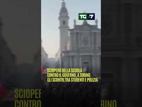 Sciopero della scuola contro il governo, a Torino gli scontri tra studenti e polizia