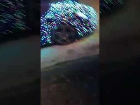 Trasforma la Porsche in albero di Natale: “L’ho fatto per scherzo: è scoppiato il delirio”