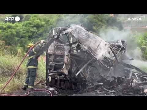 Brasile, incidente stradale nel Minas Gerais: numerosi morti