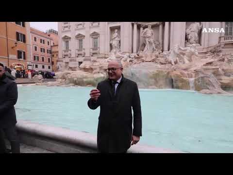 Giubileo, torna a scorrere l’acqua nella Fontana di Trevi