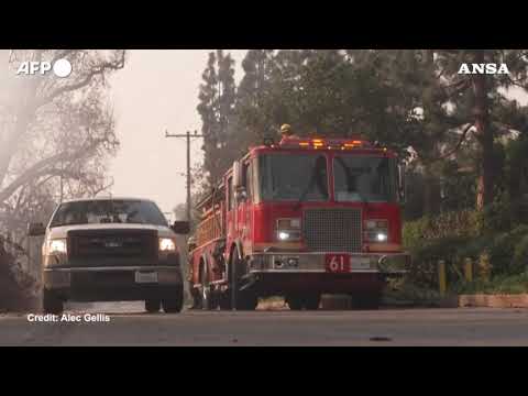 California, incendio a Malibu: evacuate circa 6mila persone