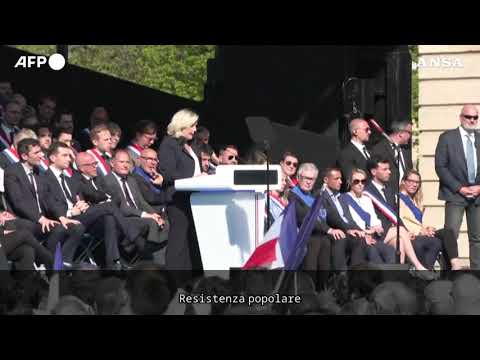 Marine Le Pen: “Invito tutti ad una resistenza pacifica e democratica”